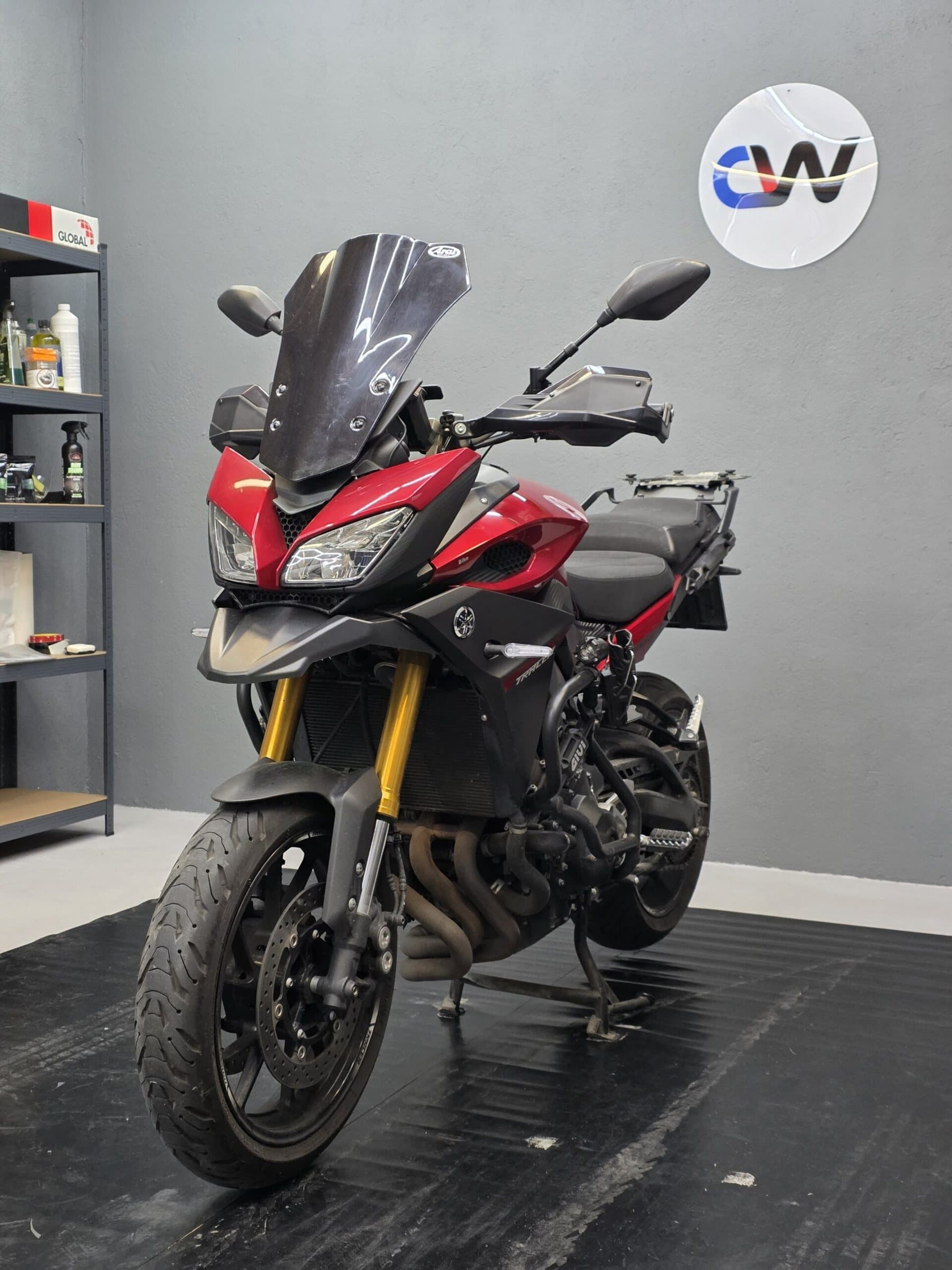 Yamaha Tracer, avant : Rouge d'origine
